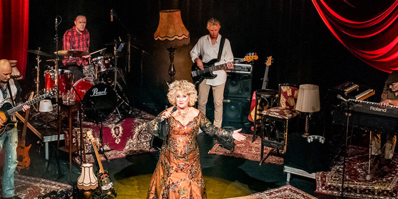 Recensie over nieuwe show Karin Bloemen